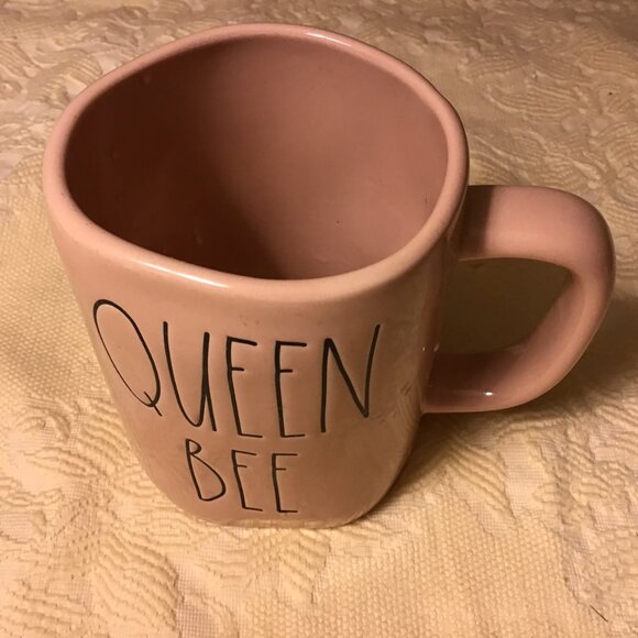 NWOT Rae Dunn Pink Queen Bee Mug - Picture 4 of 4